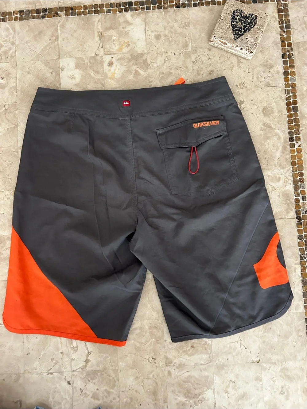 Quiksilver AG47 DryFlight Board Shorts Black Orange Surf Trunks Men’s Size 33